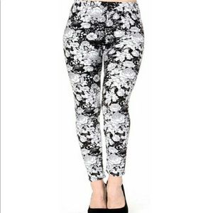 Black and white floral soft leggings fit 12-22 NWT, buttery soft, SO comfy.